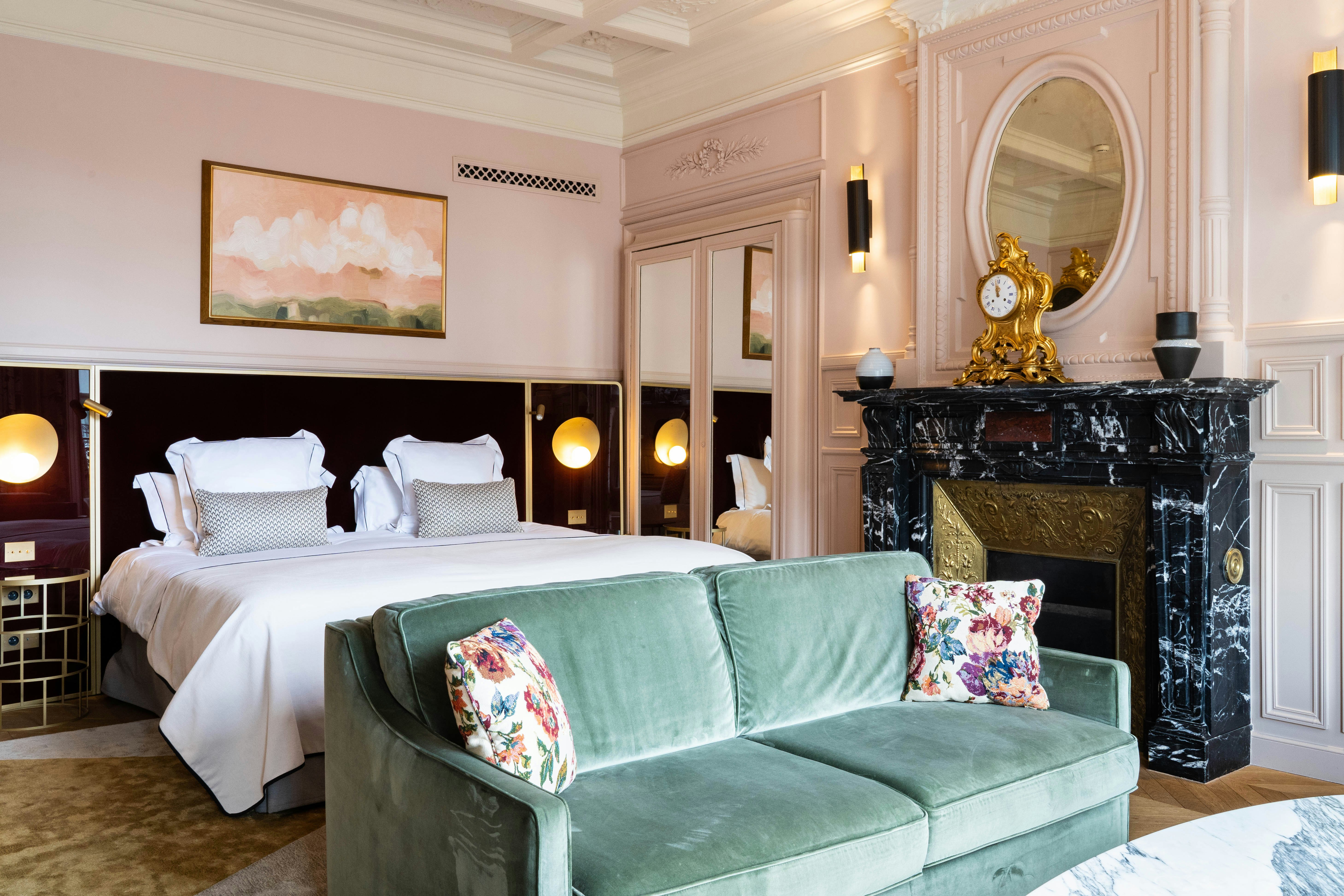 Junior Suite Balcony Eiffel Tower View - Bedroom