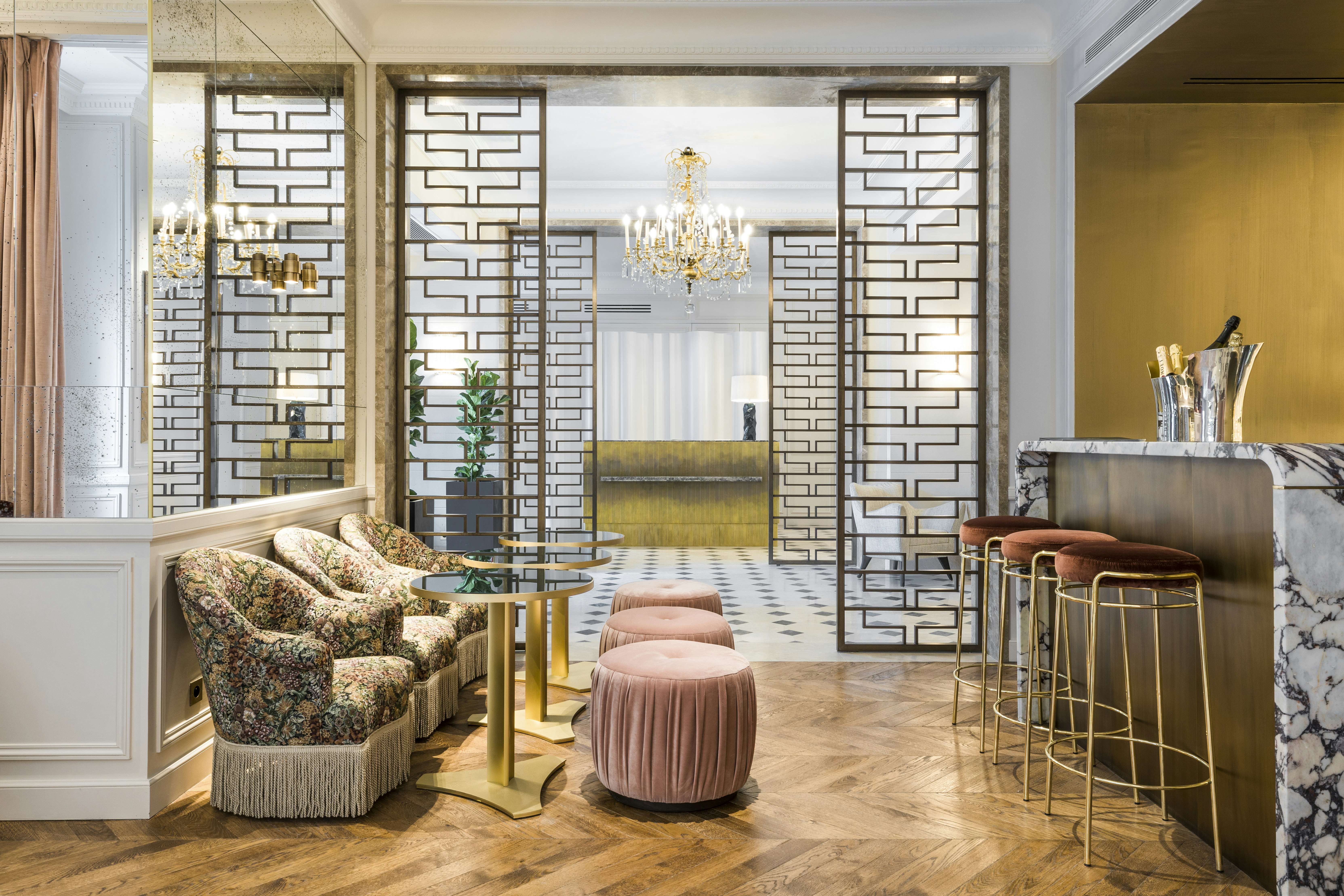 Café 52 Bar & Lounge