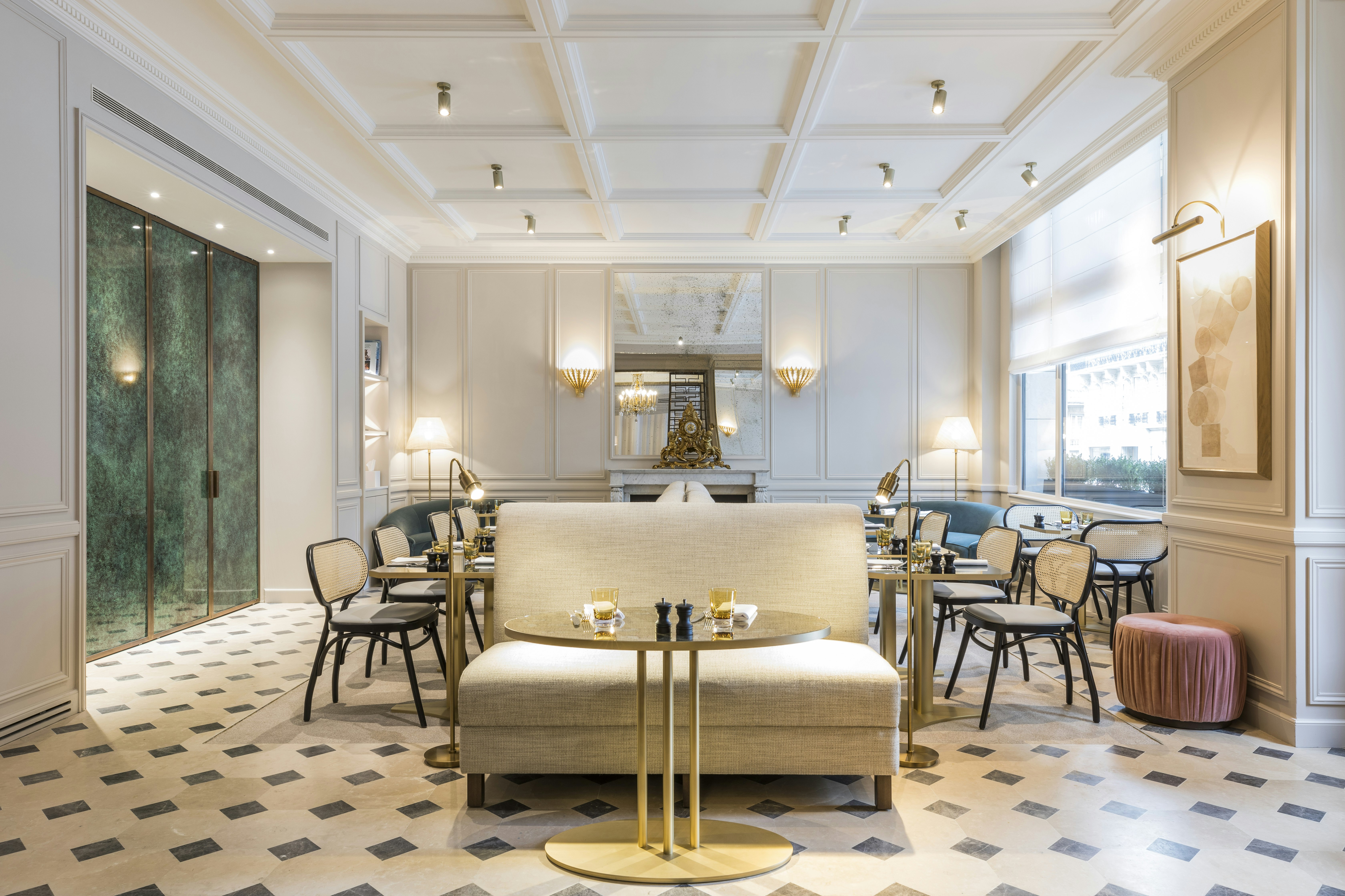 Café 52 Bar & Lounge