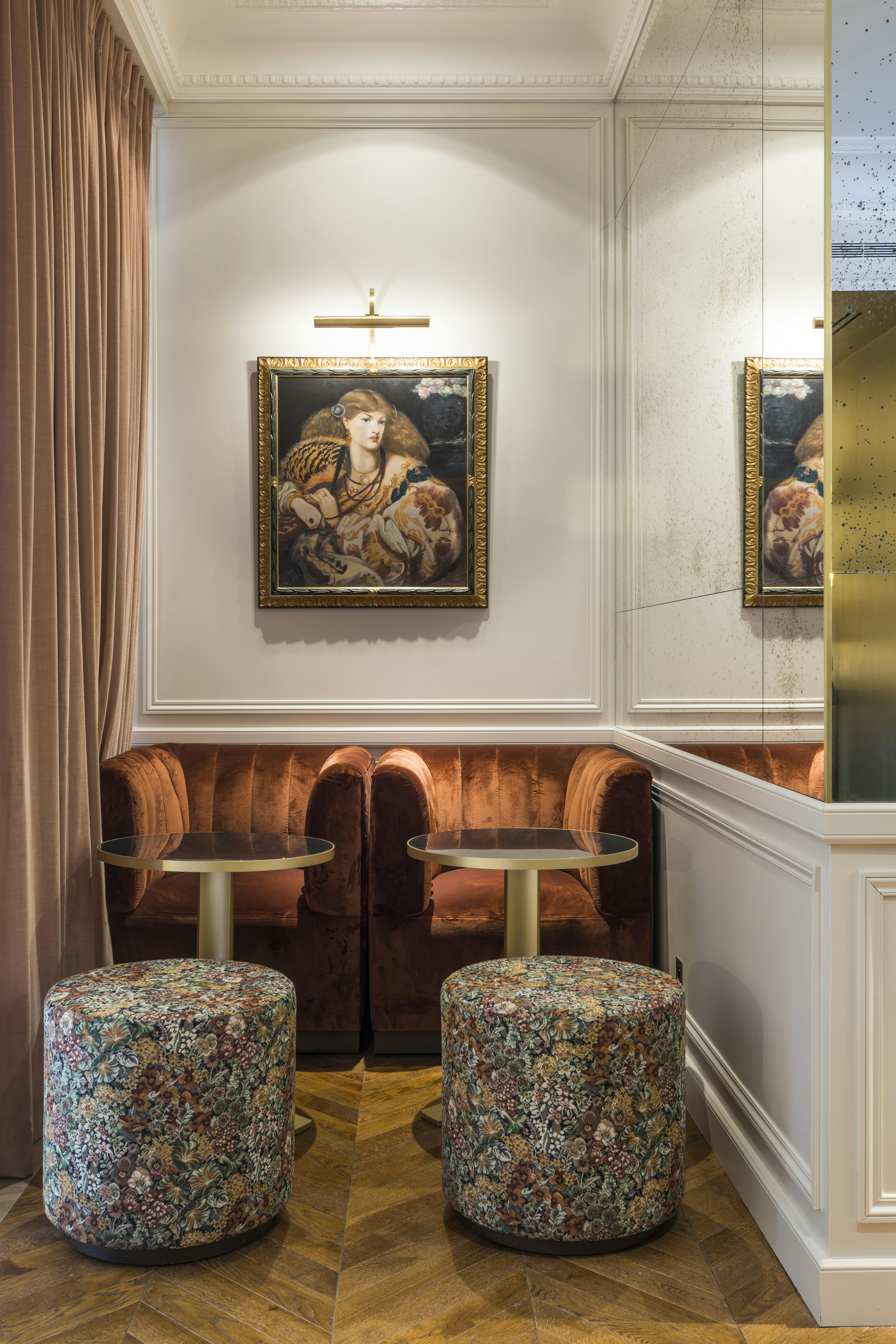 Café 52 Bar & Lounge