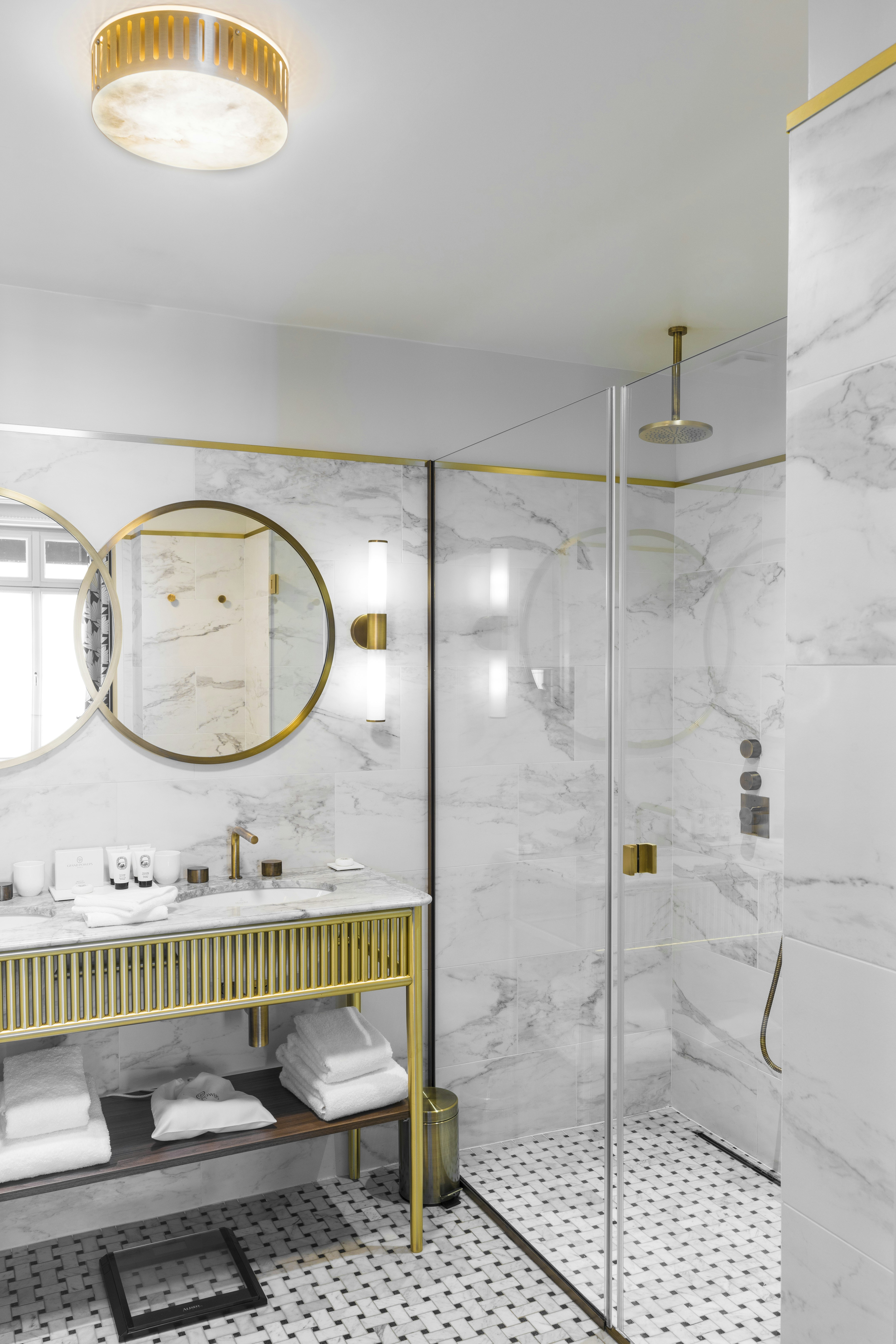 Deluxe Executive Bathroom