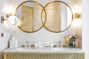 Deluxe Room - Bathroom