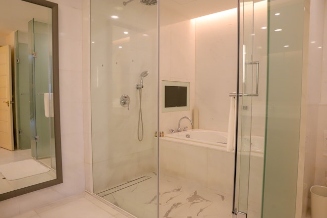 Victoria Suite Bathroom
