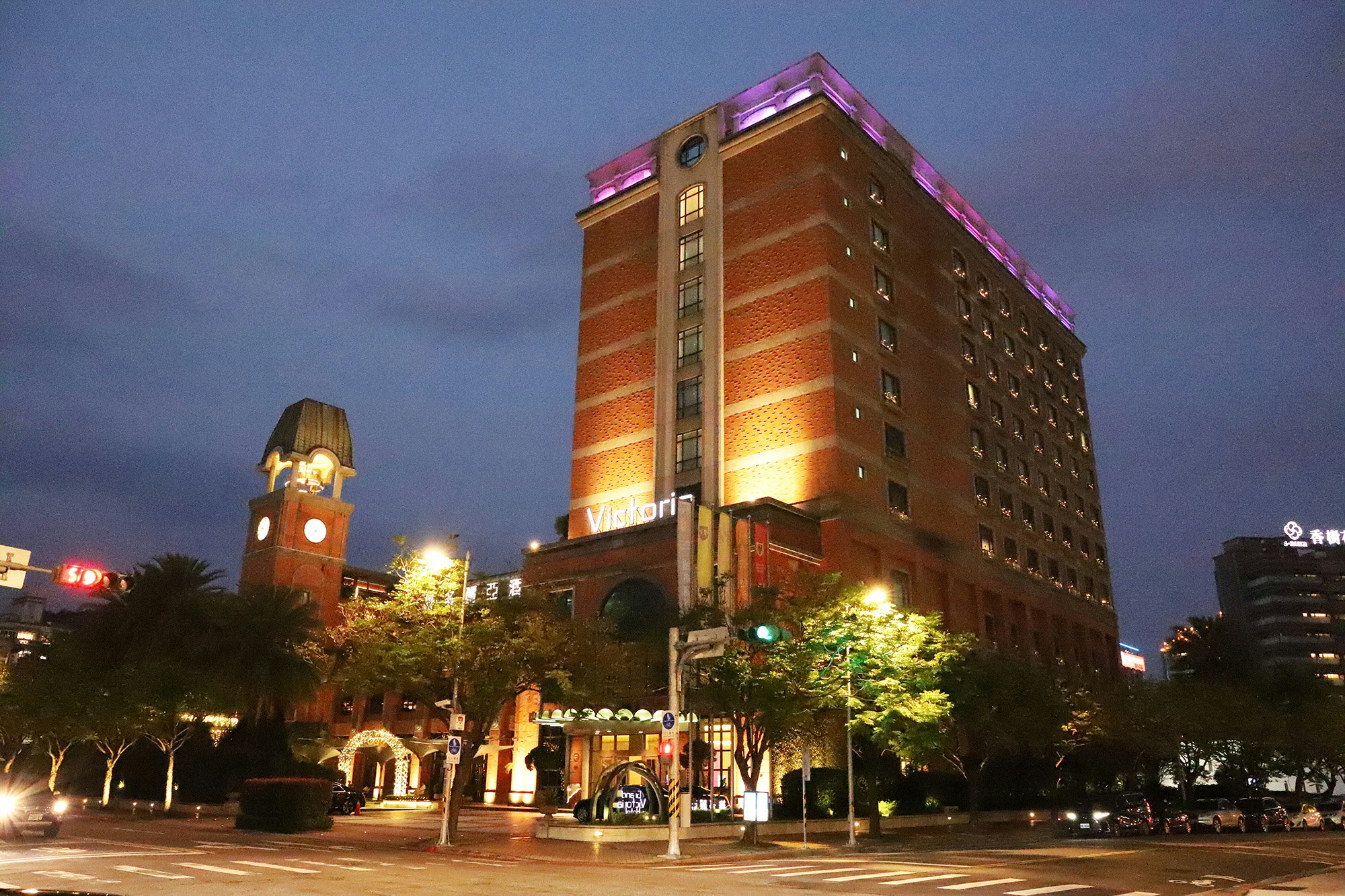 Grand Victoria Hotel Night View-3