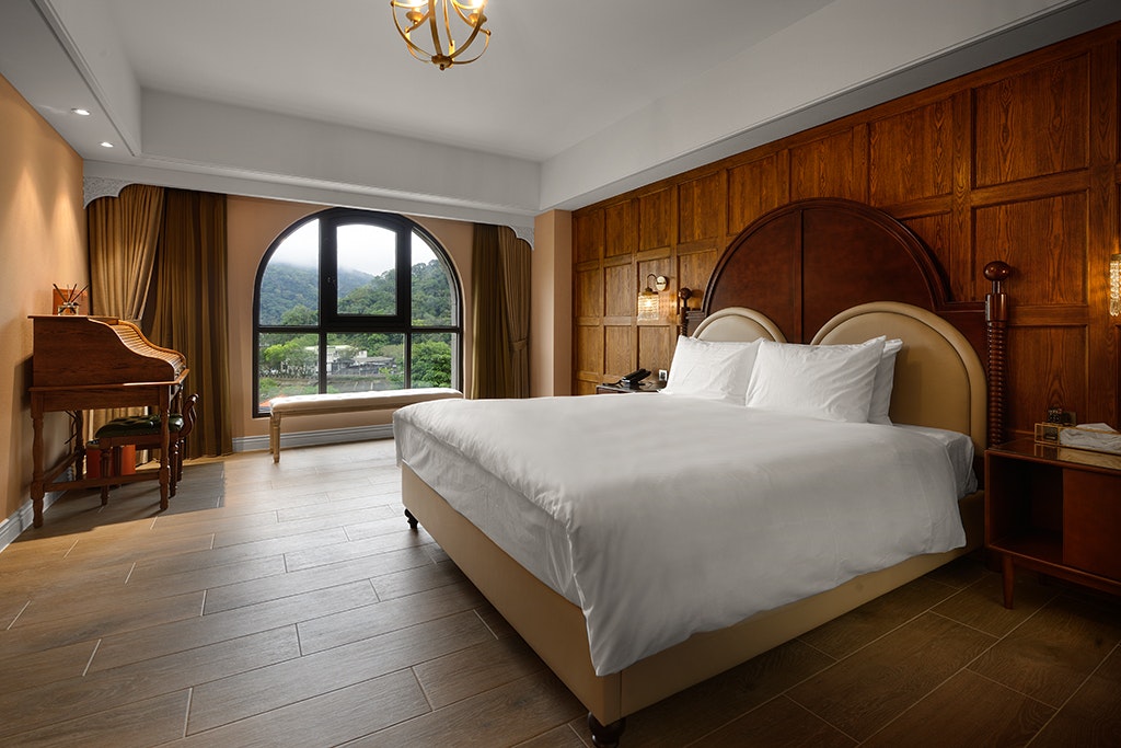 Old Paris Standard Room - King