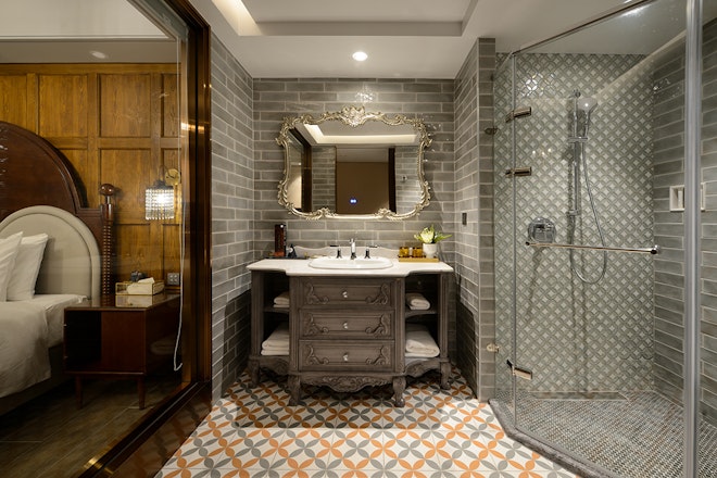 Old Paris Standard Room - King