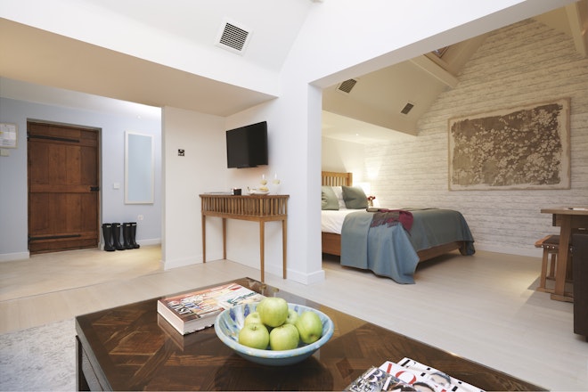 Spacious Super King Suite - Living Area
