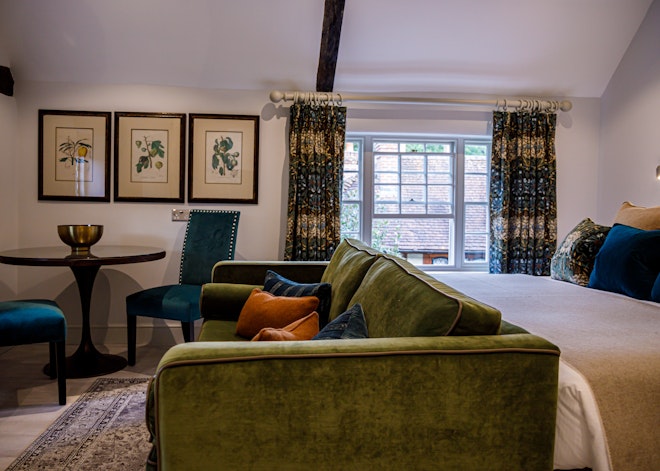 Splendid Historic Suite (The Hillingdon) - Living Area
