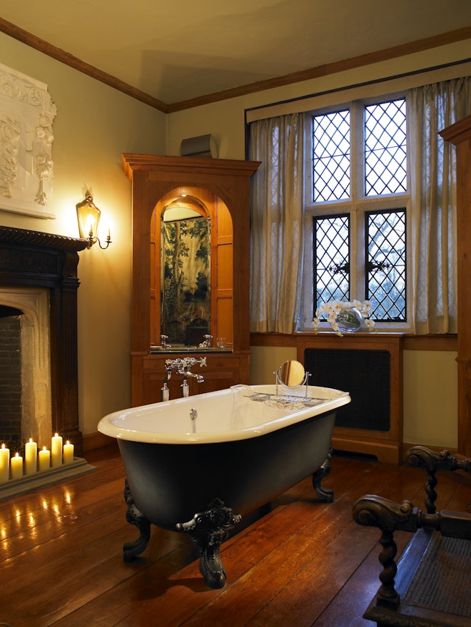 Tapestry Suite - Bathtub