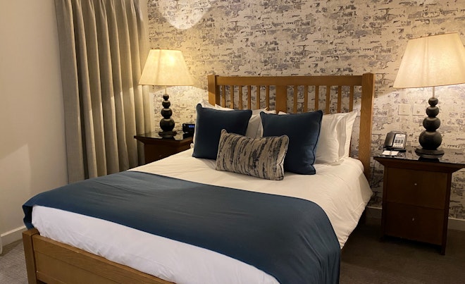 Comfy King Room - Bedroom