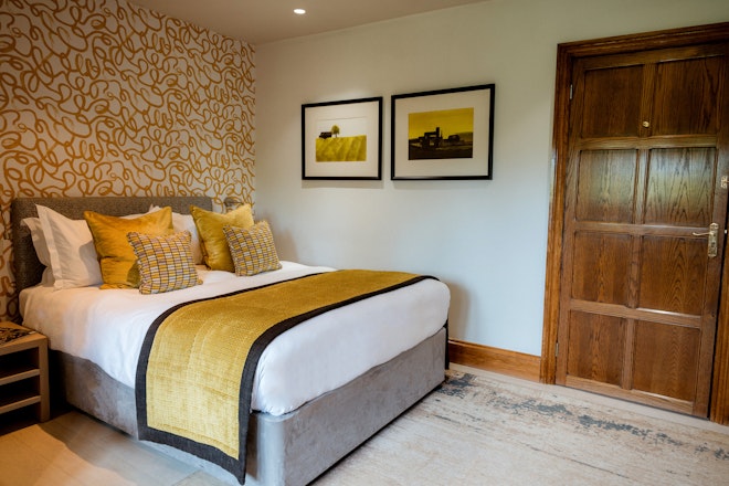 Comfy King Room - Bedroom