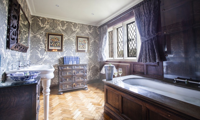Panel II Suite - Bathroom