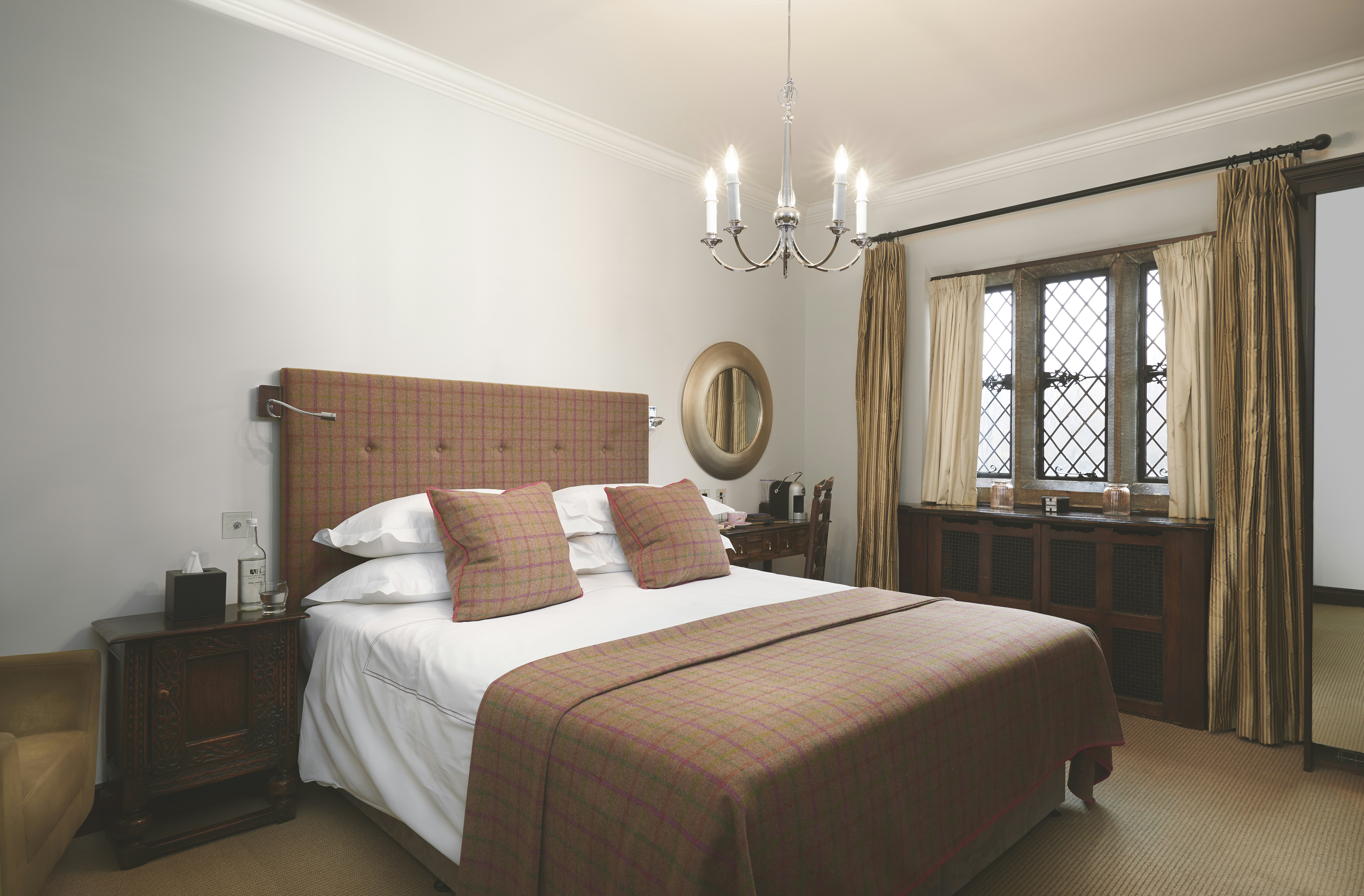 Comfy King Room - The Main House