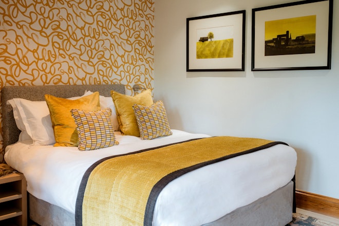 Comfy King Room - Bedroom
