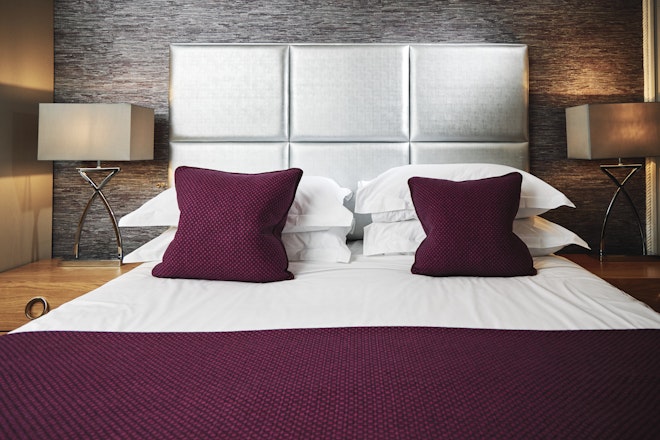 Comfy King Room - Main House - Bedroom