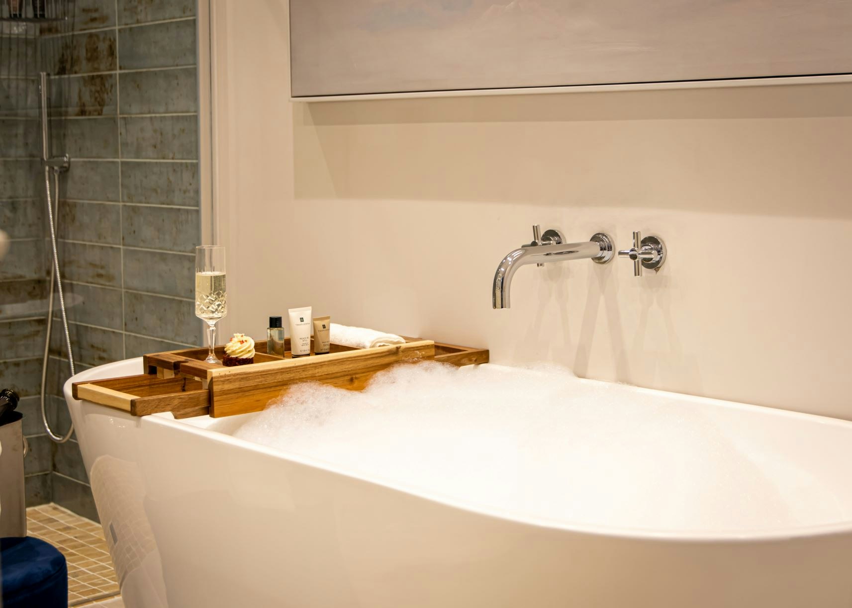 Spacious Super King Suite Bathroom