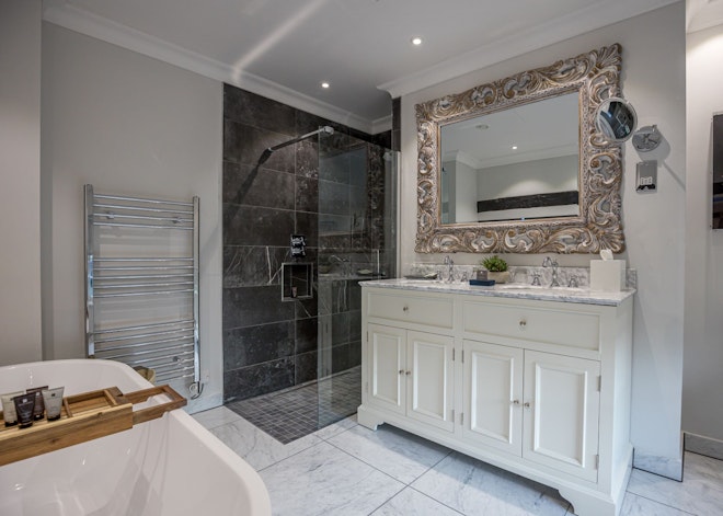 The Byfleet Suite - Bathroom