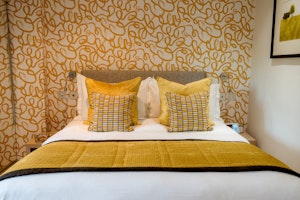 Comfy King Room - Bedroom