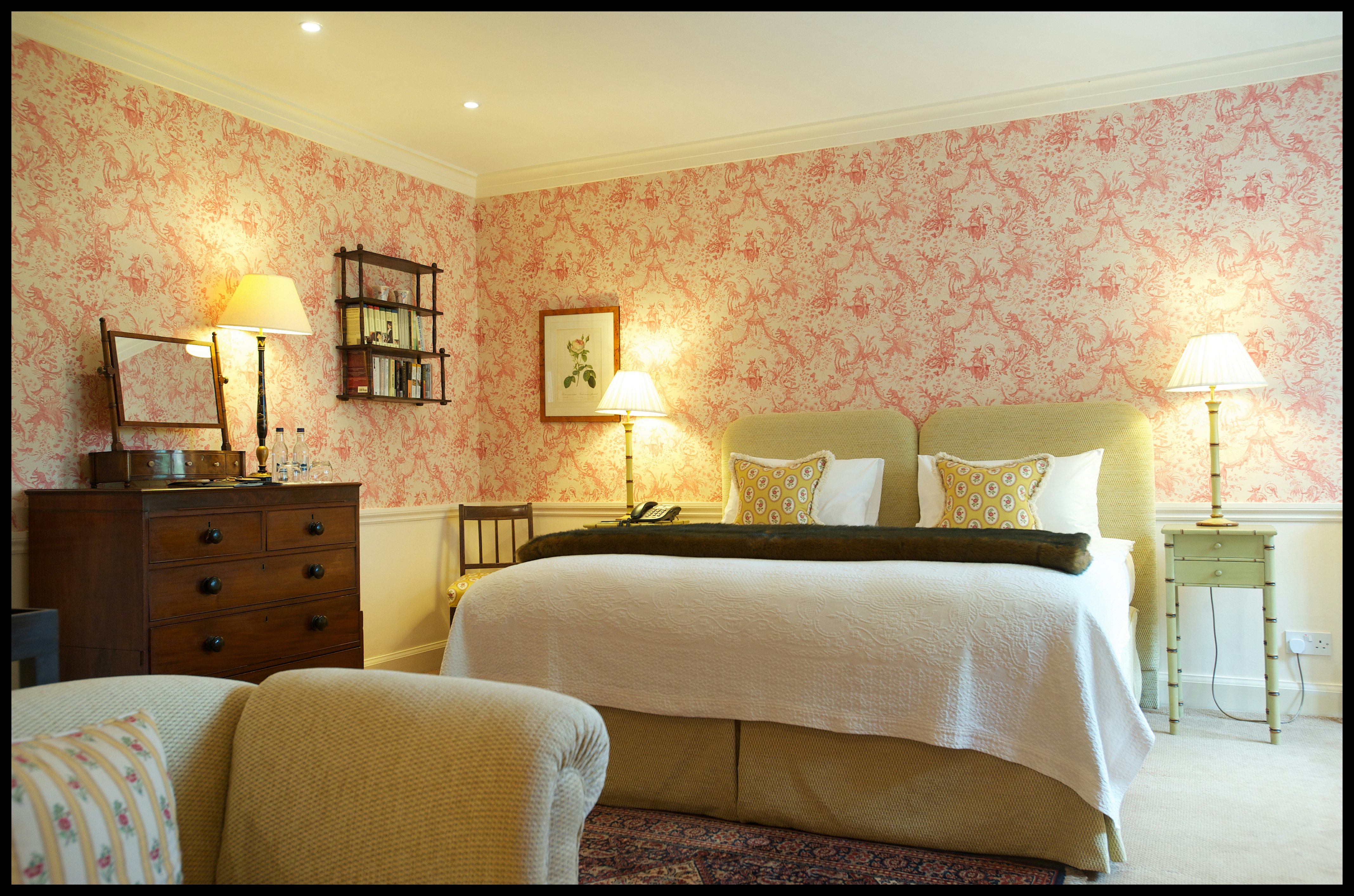 Large Cottage Room - Bedroom