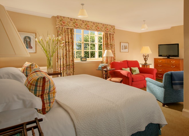Large Cottage Room - Bedroom