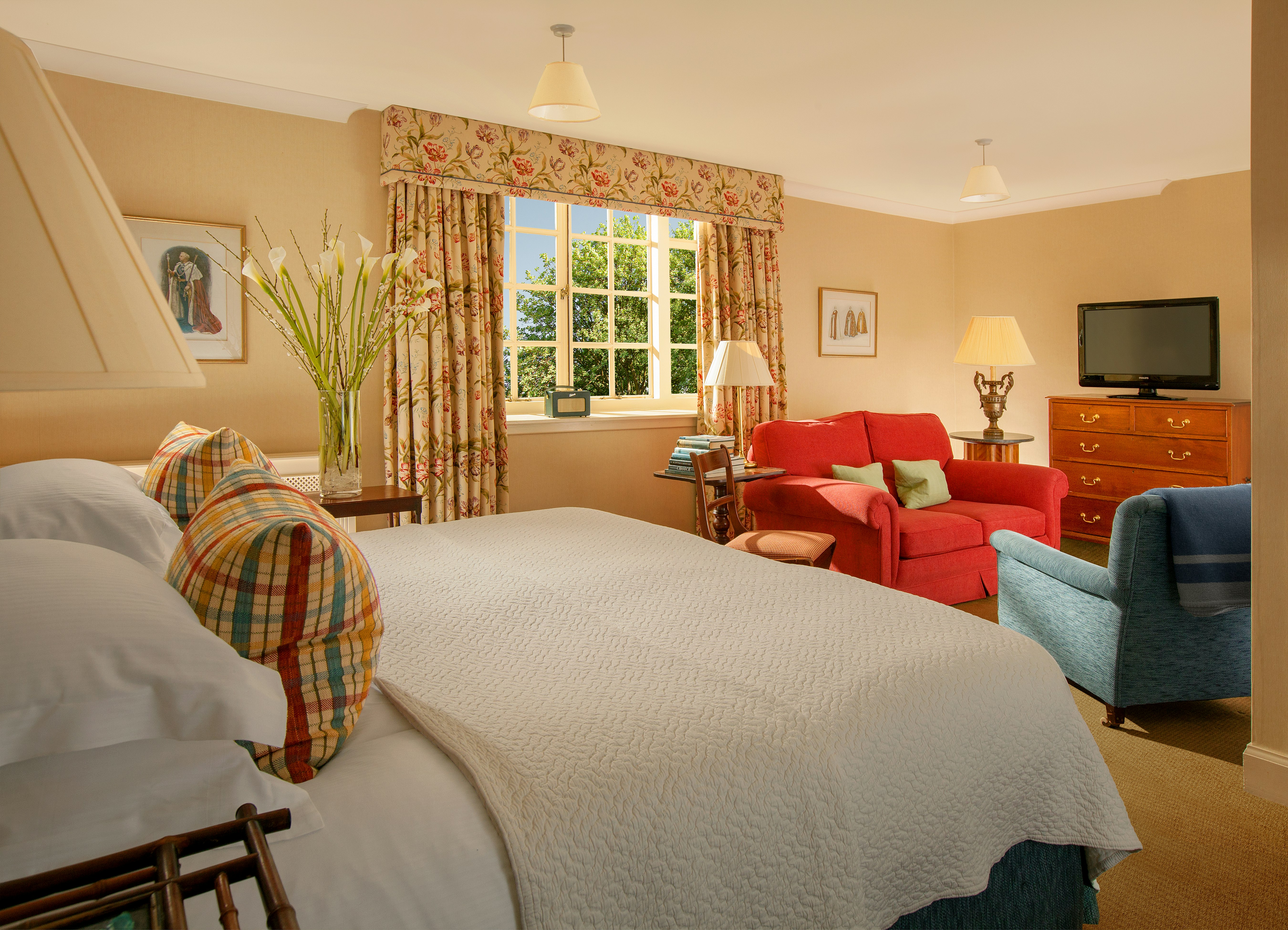 Large Cottage Room - Bedroom