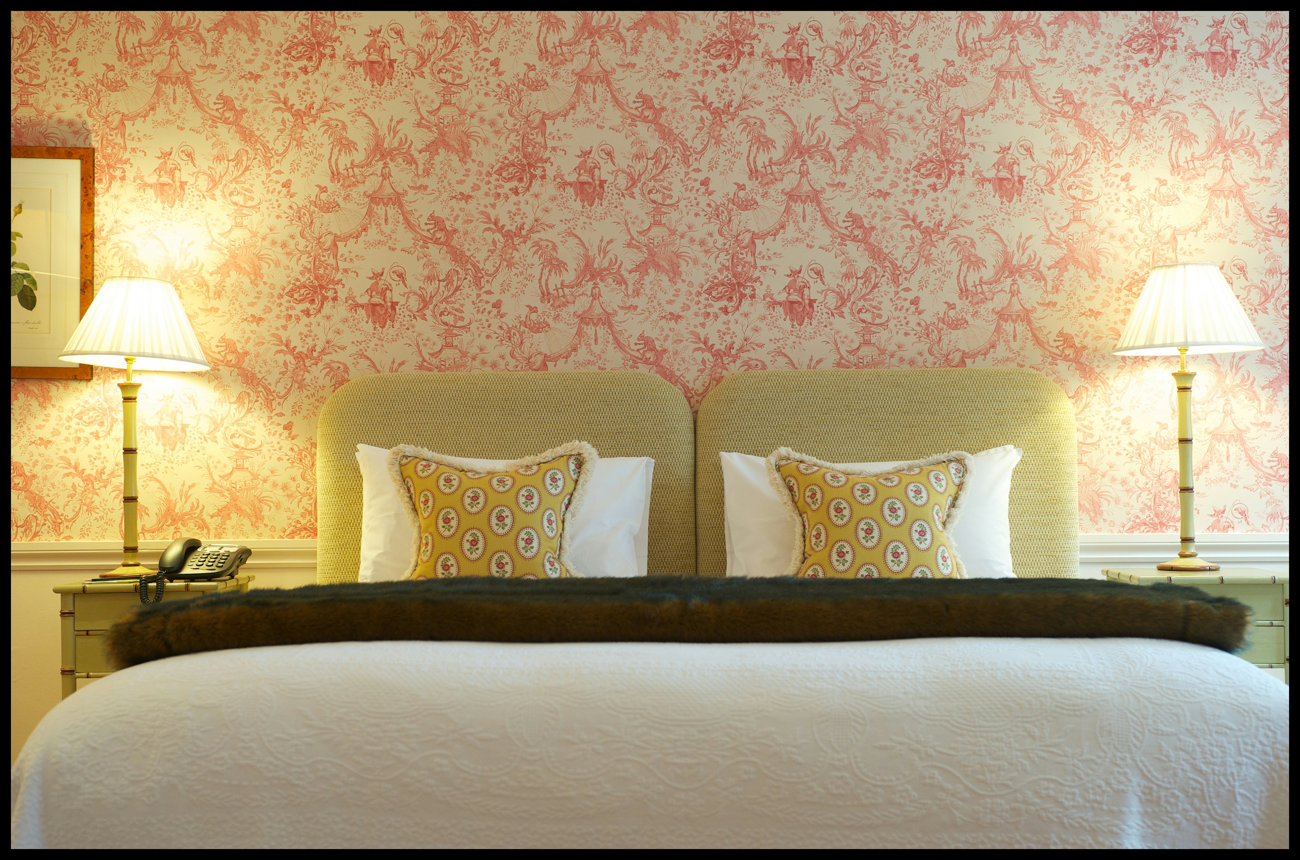 Large Cottage Room - Bedroom