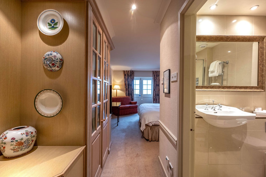 Main House Golf Wing Room - Bathroom