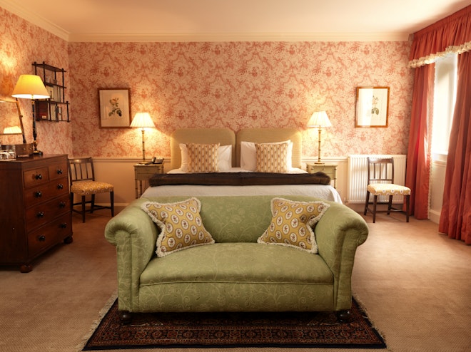 Large Cottage Room - Bedroom