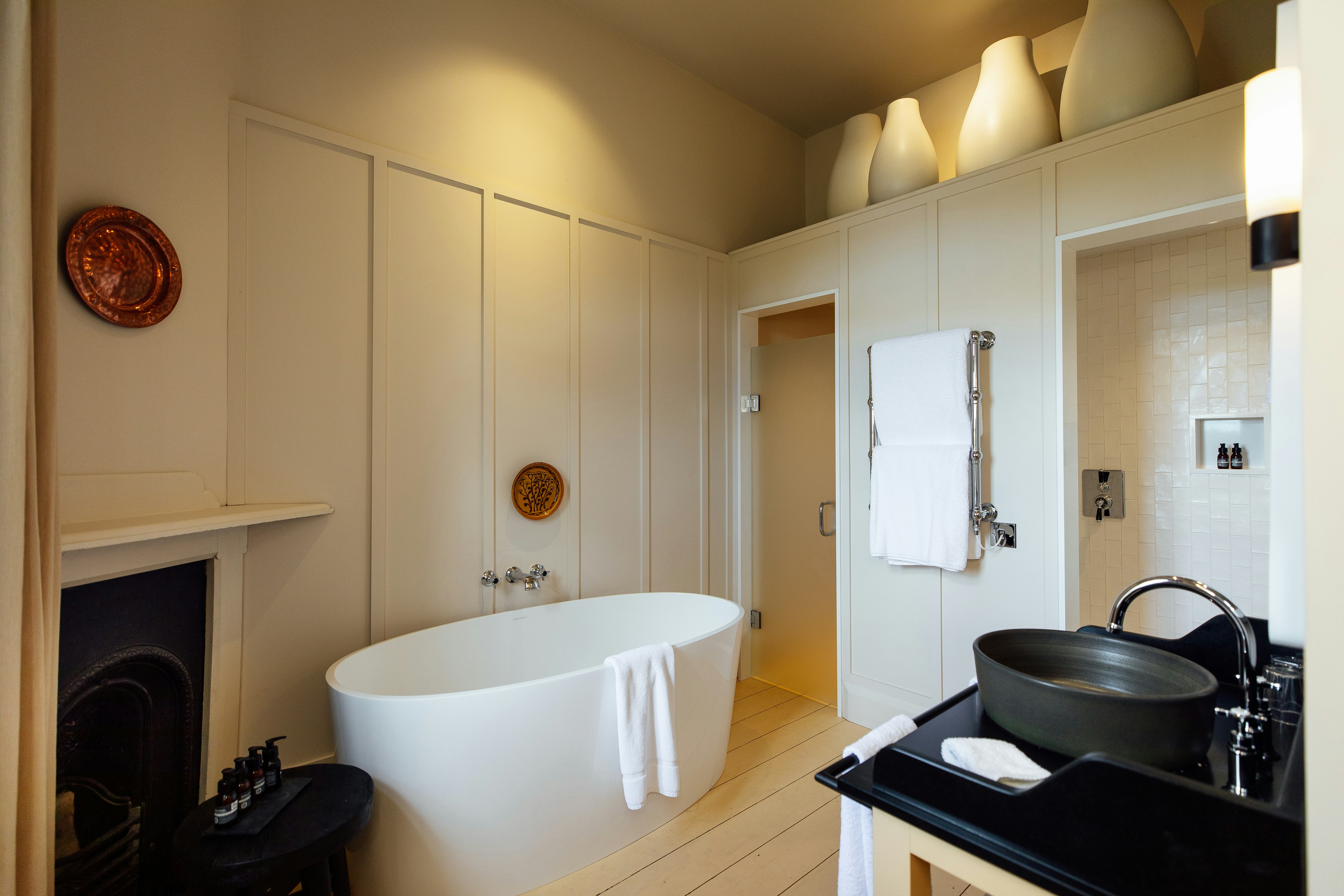 Deluxe Room Bathroom