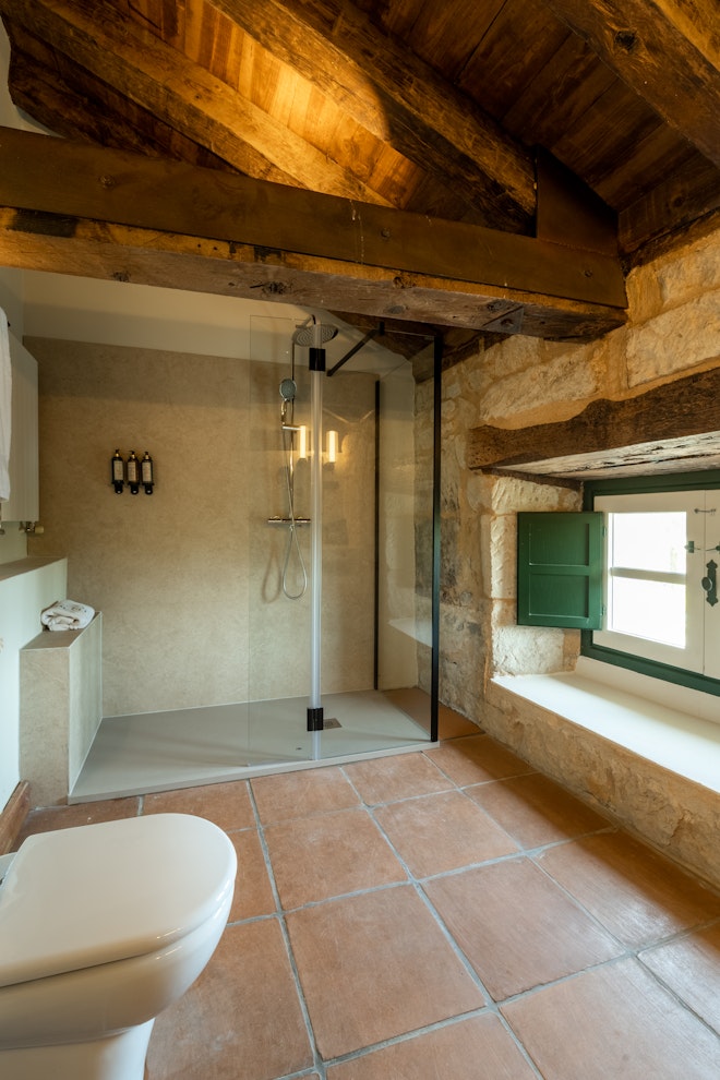 Suite bathroom