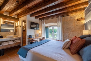 Camara Room - Bedroom