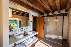 Deluxe Room - Bathroom