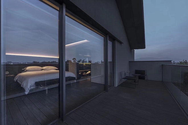 Deluxe View Suite B