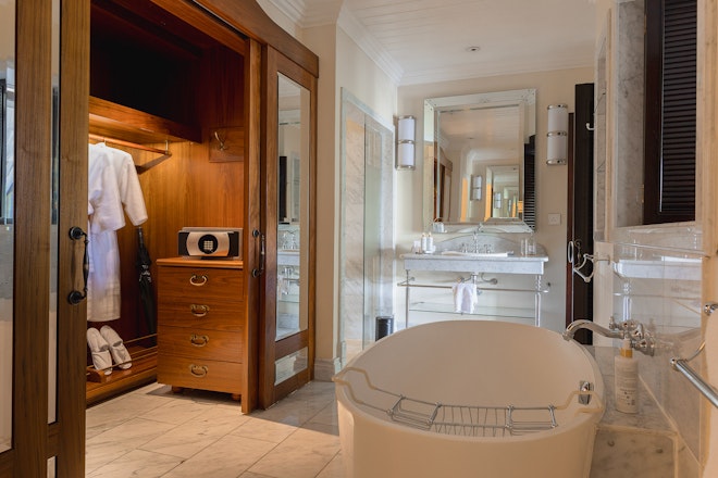Deluxe Room - Bathroom