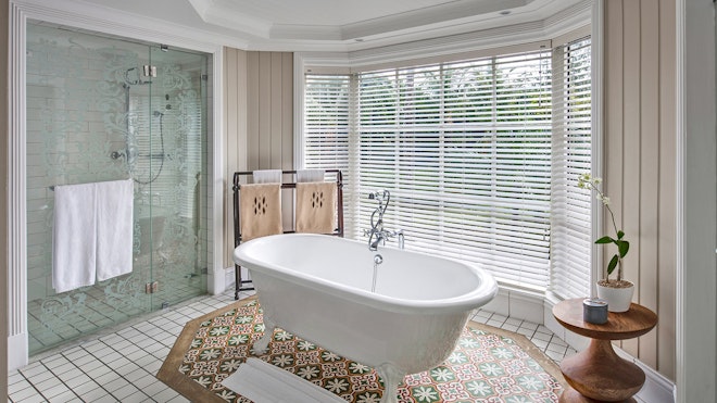 Junior Suite Garden View Bathroom