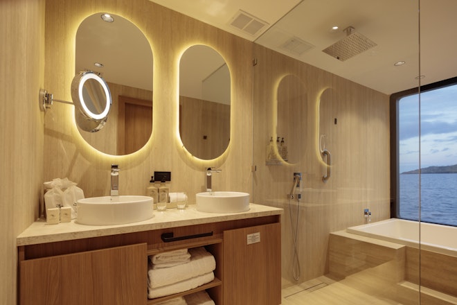 Bathroom & Jacuzzi