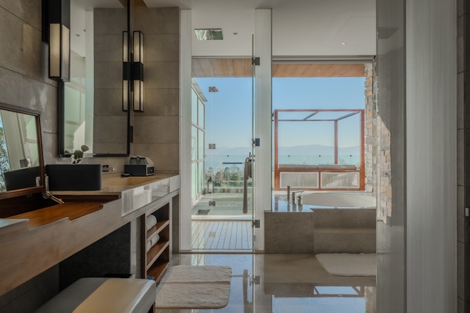 Prestige Lake View Suite - Bathroom