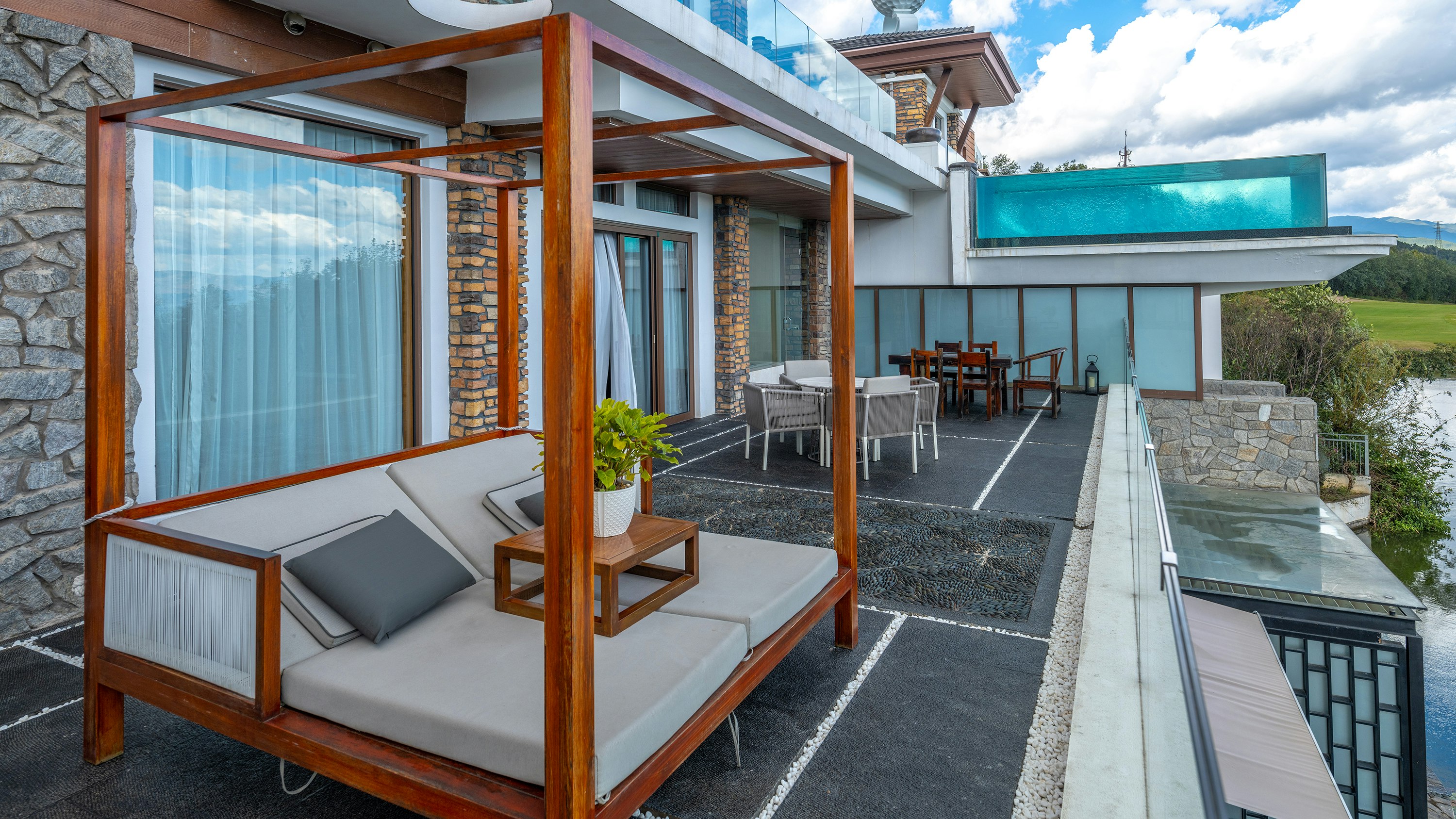 Prestige Lake View Suite