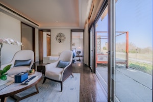 Golf View Suite - Living Area
