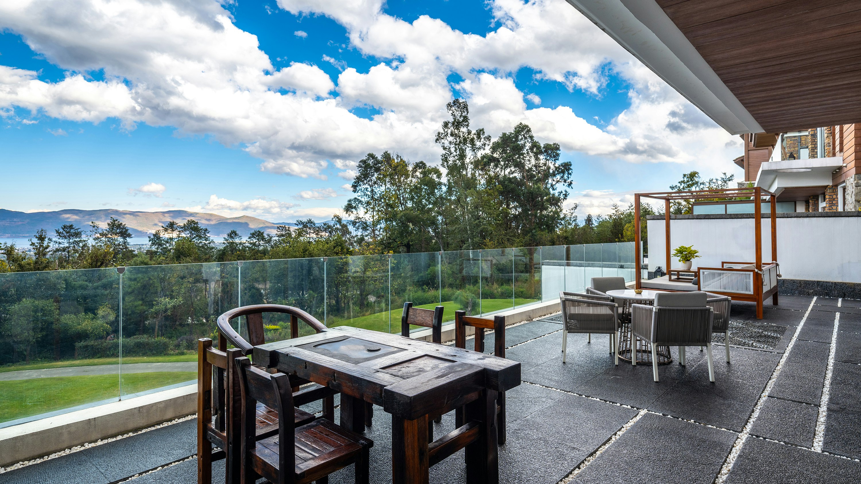 Prestige Lake View Suite