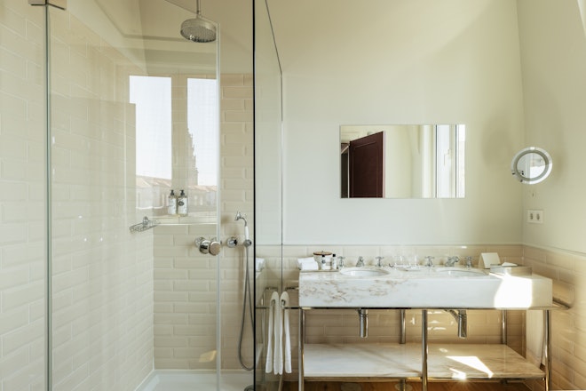 Deluxe Room - Bathroom