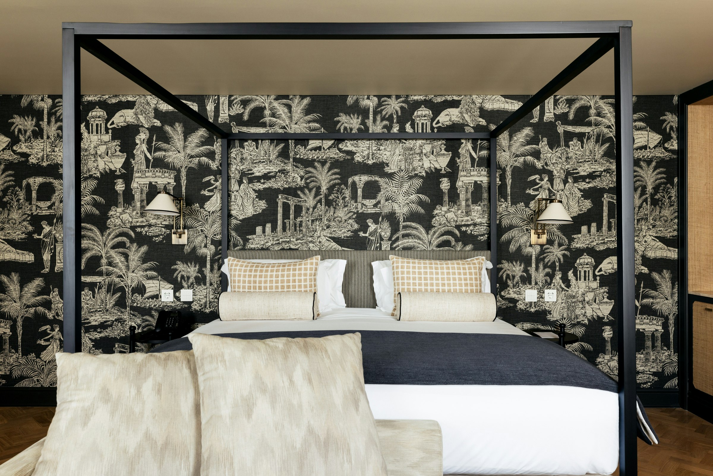 Junior Suite Consilio dos Deuses theme