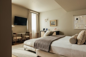 Deluxe Room - Bedroom