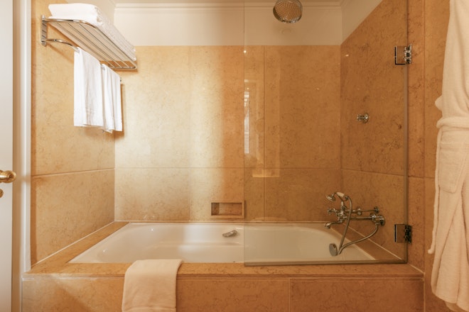 Premium Suite - Bathroom