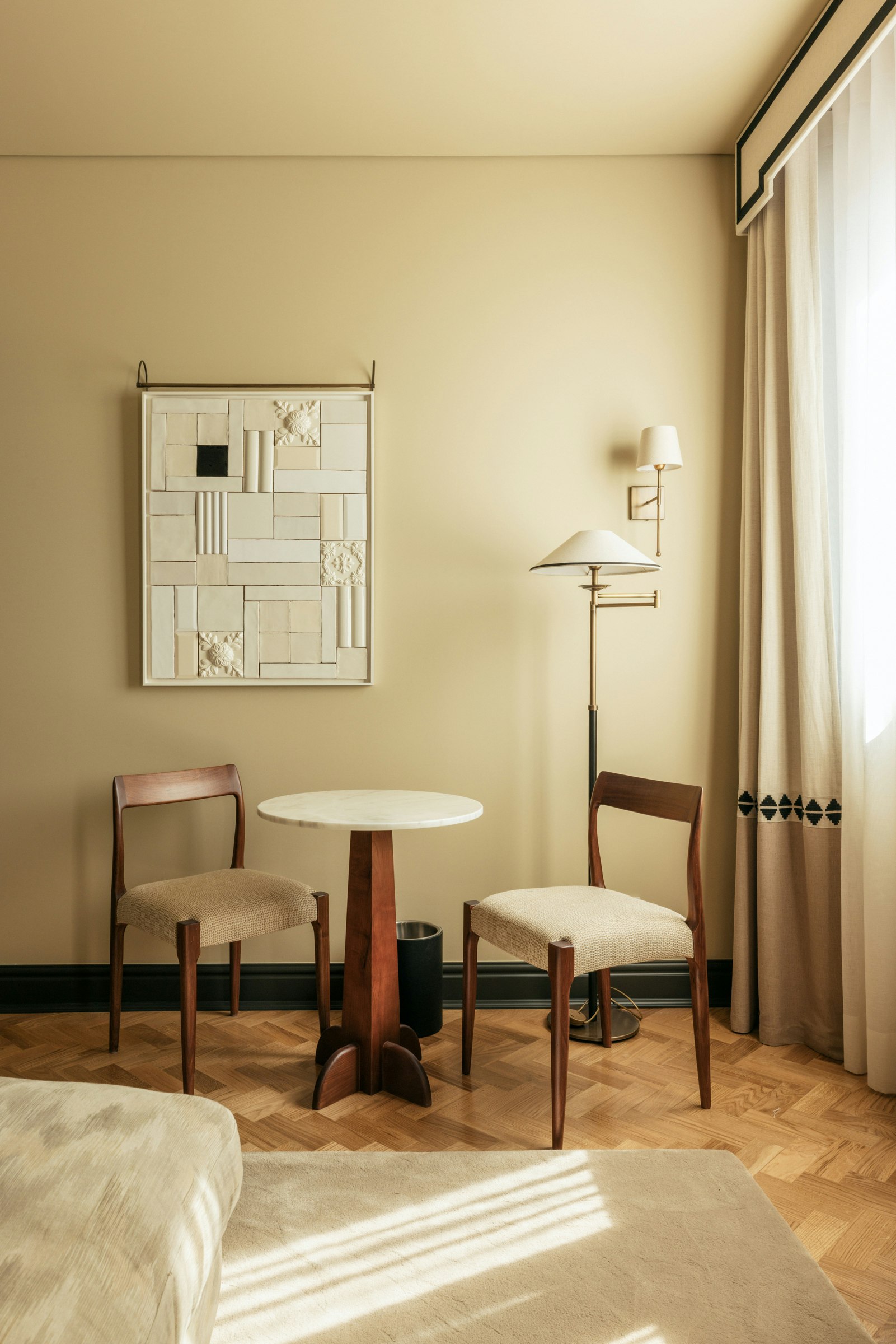 Junior Suite Consilio dos Deuses sitting area