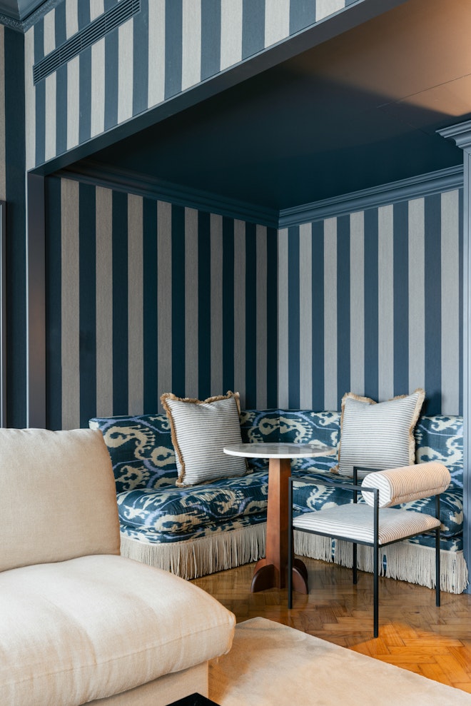 Premium Suite - Living Area