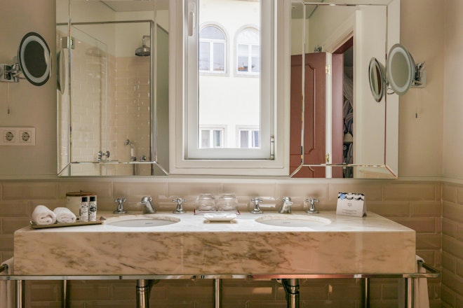 Premium Room - Bathroom