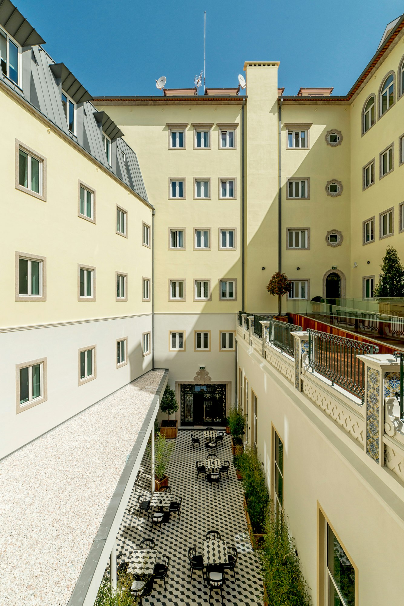 Scarlett Brasserie & Wine Bar