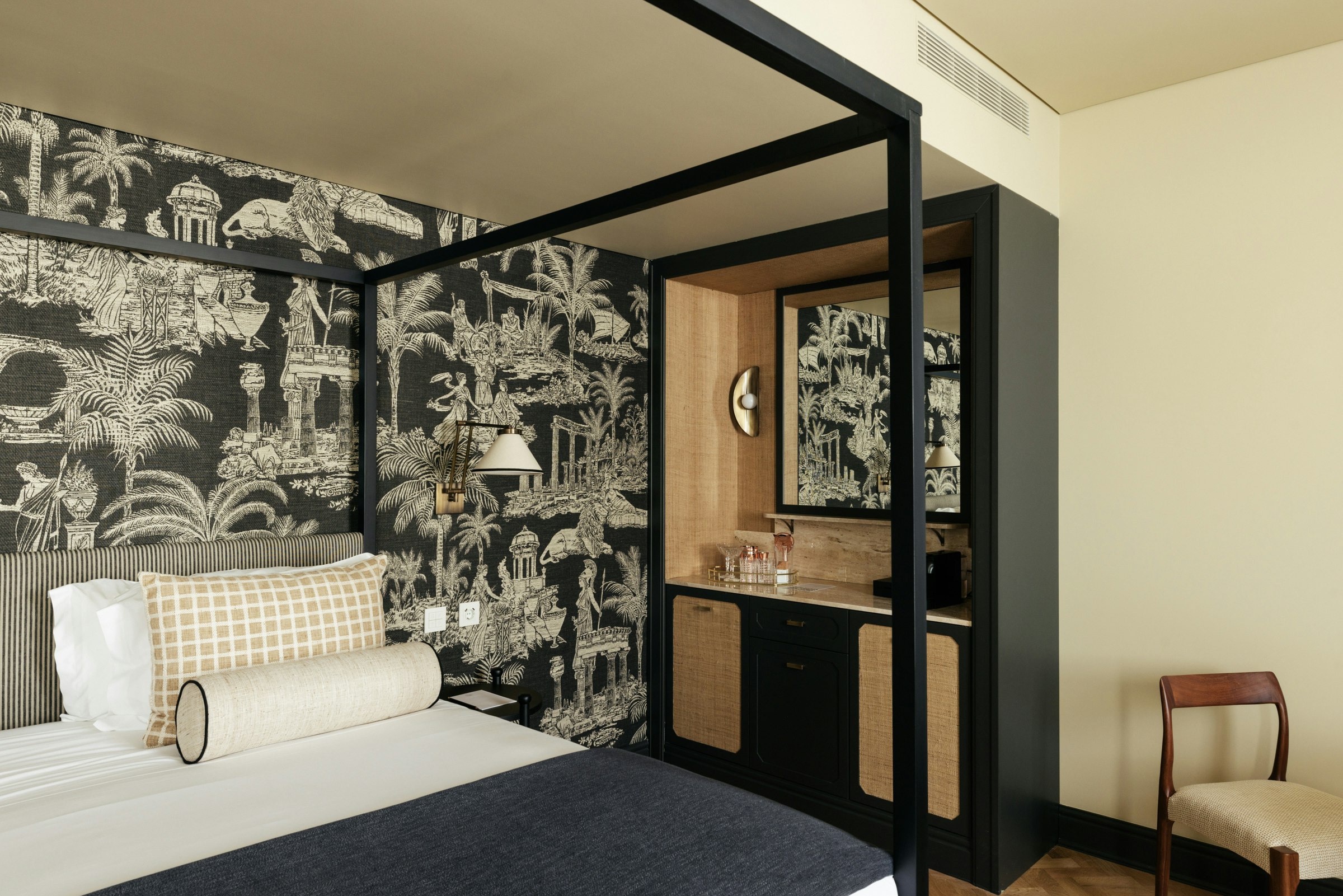 Junior Suite Consilio dos Deuses theme