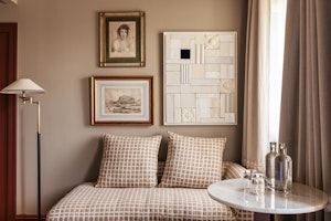 Deluxe Room - Lounge Area